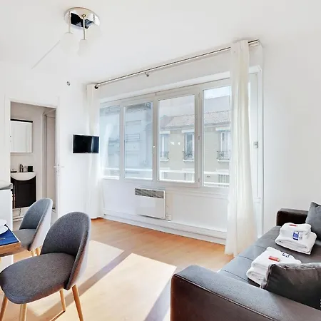 Cmg Serres/ Convention Apartment